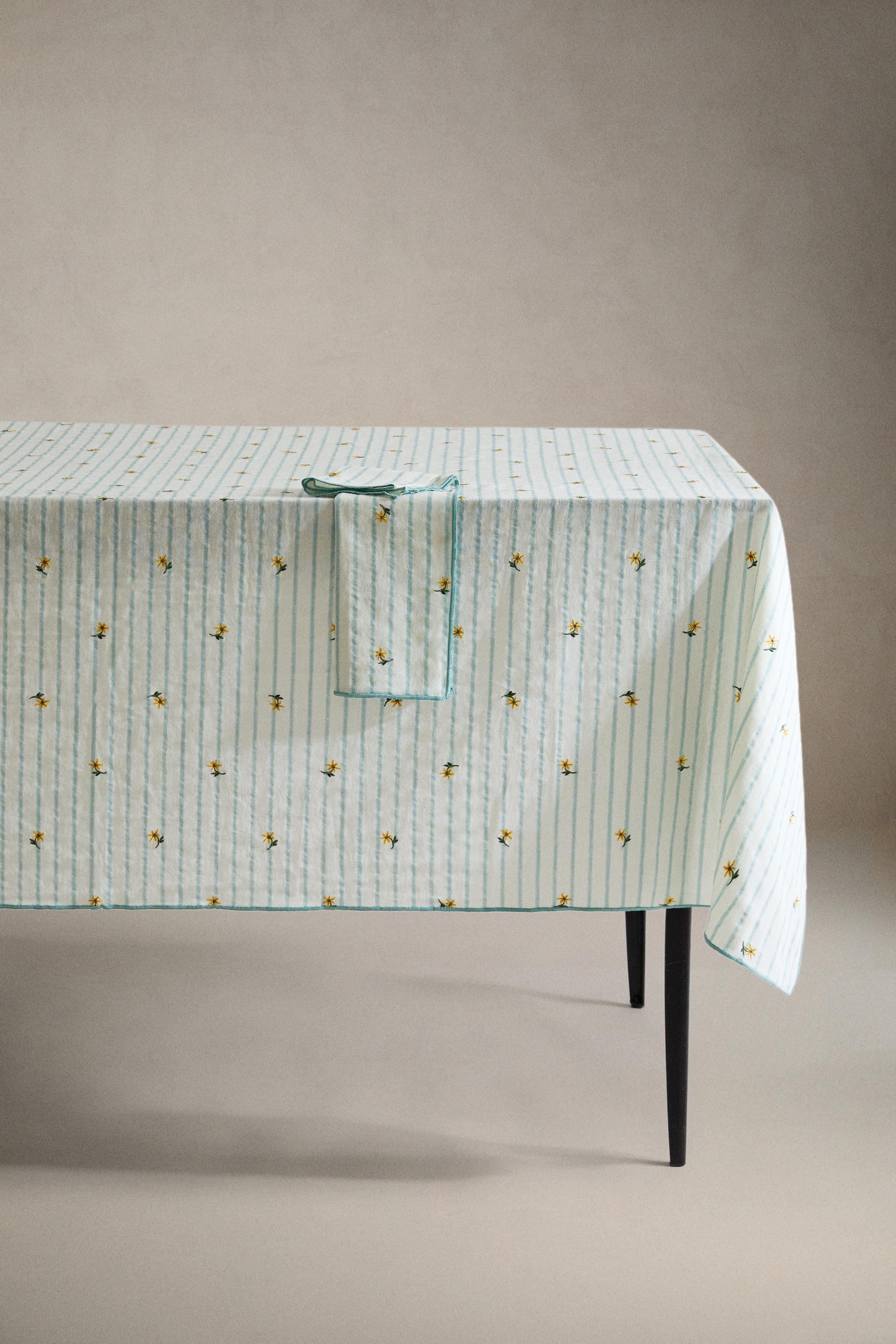 NAPPE RAYURES BRODERIE FLORALE